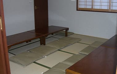 昔ながらの葬儀社のご親族控室