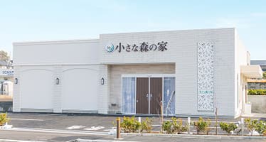 ゆったりとした式場内の座席