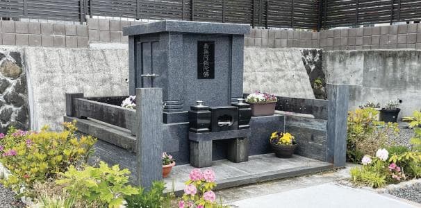 小さな森の家 合葬墓