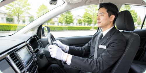 お迎えに向かうスタッフ